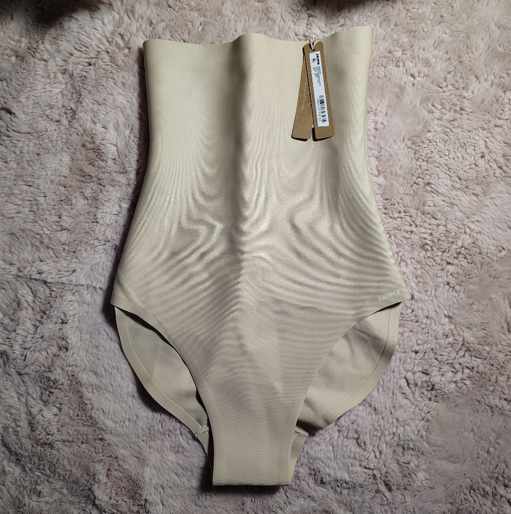 $74 Skims Body Core Sculpting High Waist Brief Medium - Picture 2 of 7